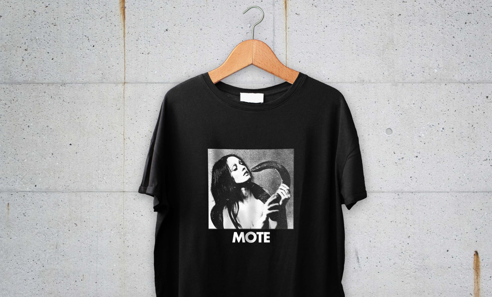 T-SHIRT MOTE SNAKE DESIGN (L)